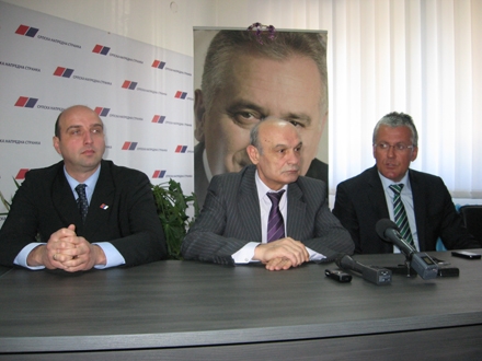 Ministar Bačević sa čelnicima lokalnog SNS-a u Vranju 